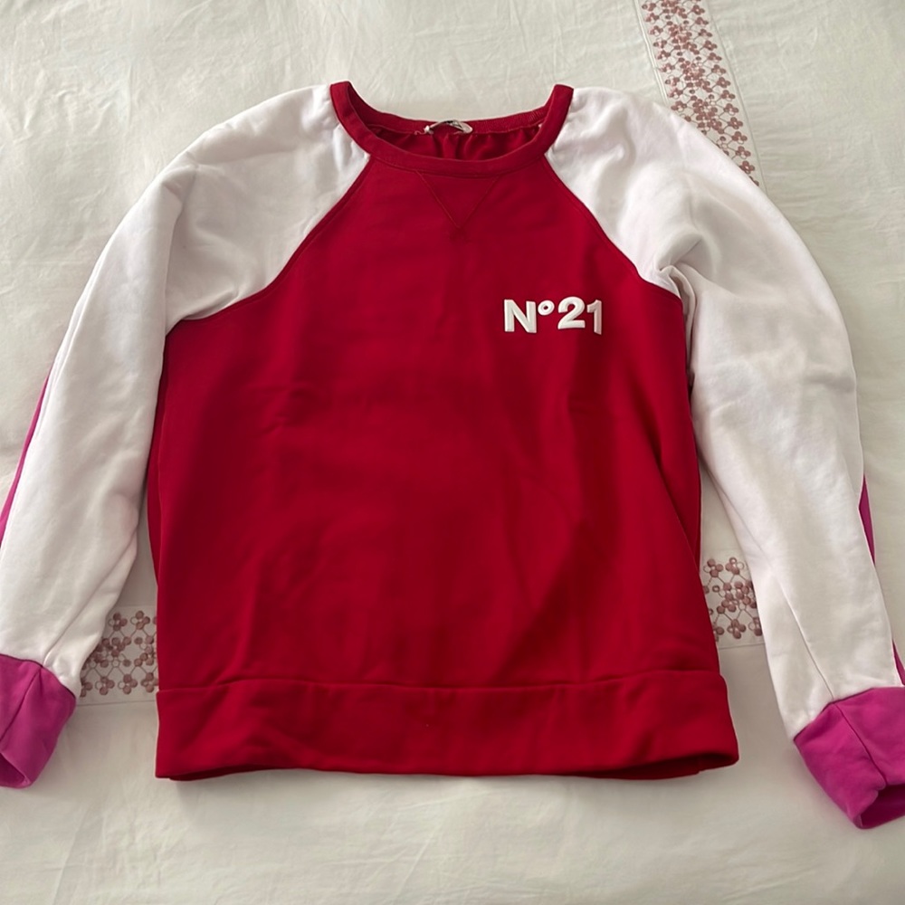 N21 crewneck size 16, fits like women’s size small, brand new